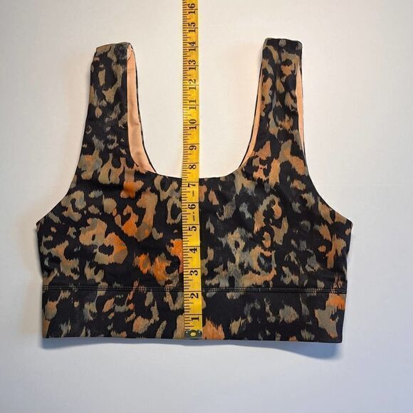 Fabletics Harlow Reversible Medium Impact Sports Bra Wild Camo Gaia Medium - Picture 12 of 13